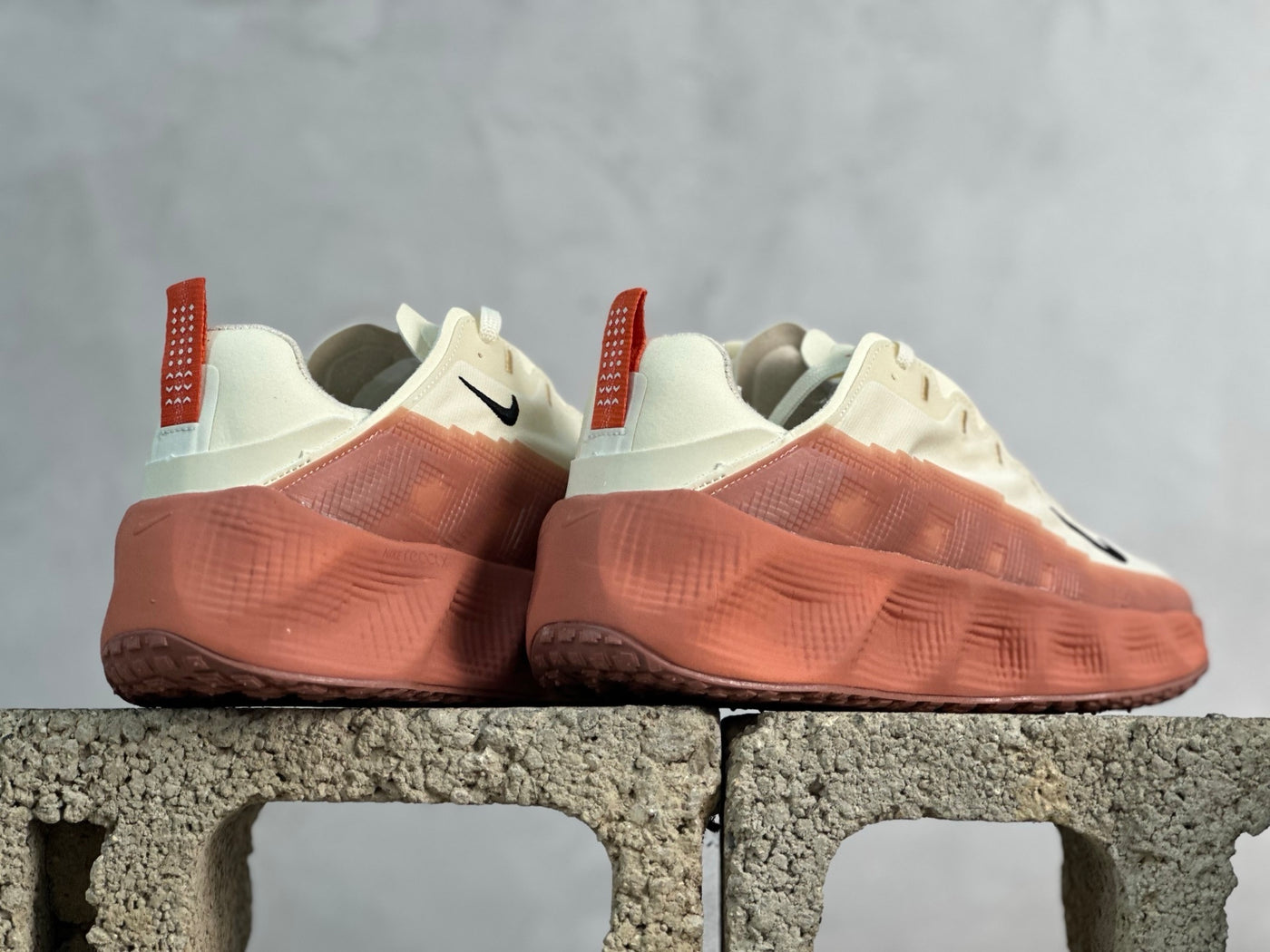 Zoom X Wave – Cream Crimson Edition