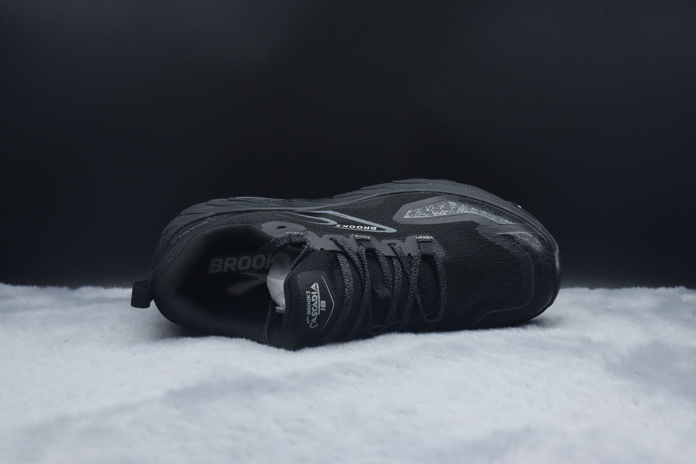 BRKS Cascadia 18 – Carbon Black