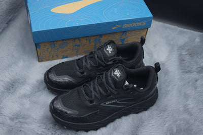 BRKS Cascadia 18 – Carbon Black