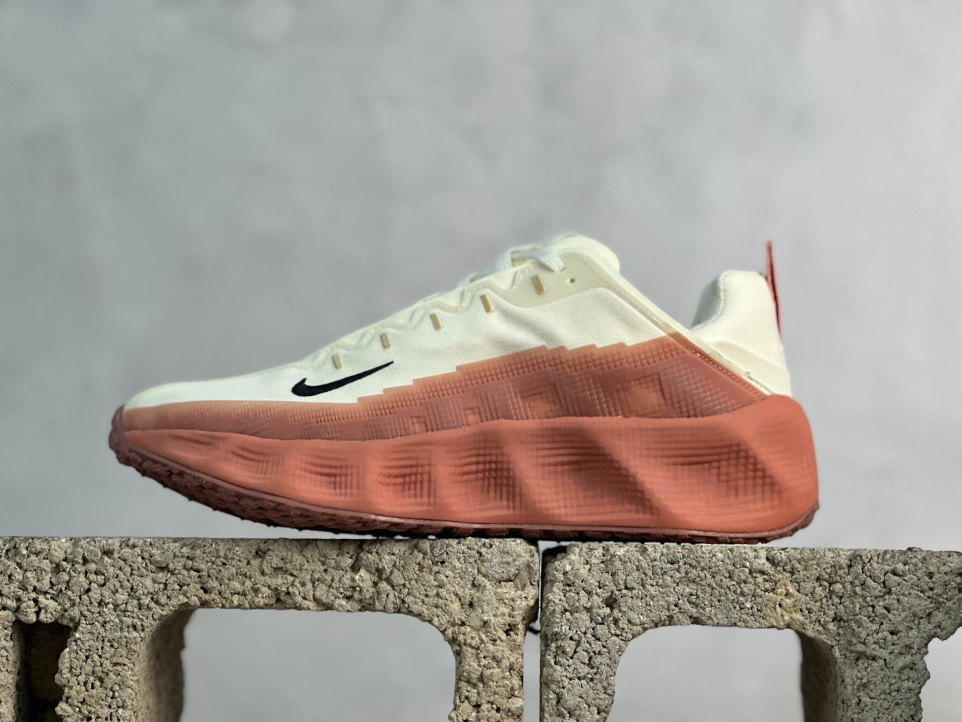 Zoom X Wave – Cream Crimson Edition